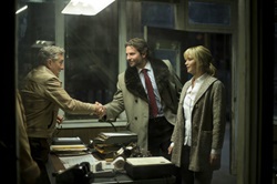 Robert De Niro, Bradley Cooper, and Jennifer Lawrence in 'Joy'