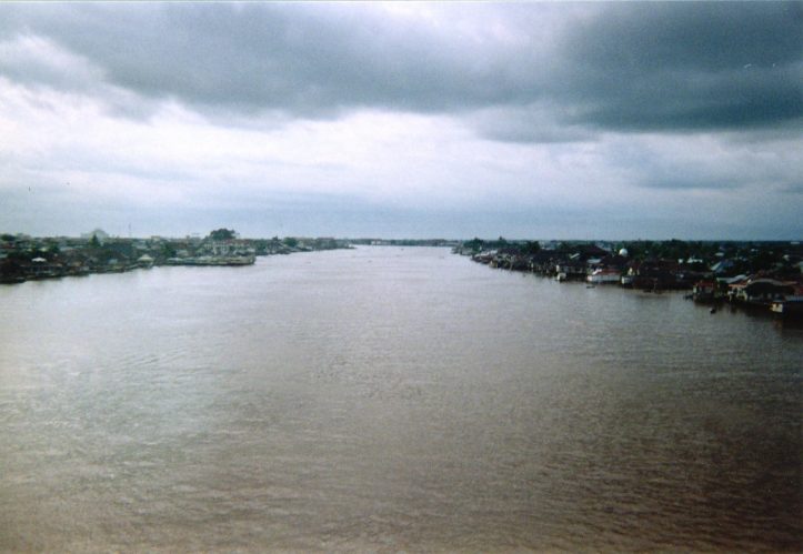 Kapuas River (Image: Roisterer, March 1998)