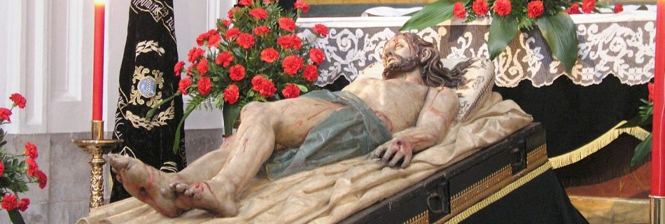 Statue of Jesus lying in the tomb by Cristo yacente Gregorio Fernandez (WikiCommons)