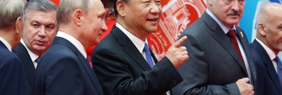 Chinese President Xi Jinping stands between Russian President Vladimir Putin and Belarusian President Alexander at the Shanghai Cooperation Organisation summit in 2018. (Photo by EPA-EFE)