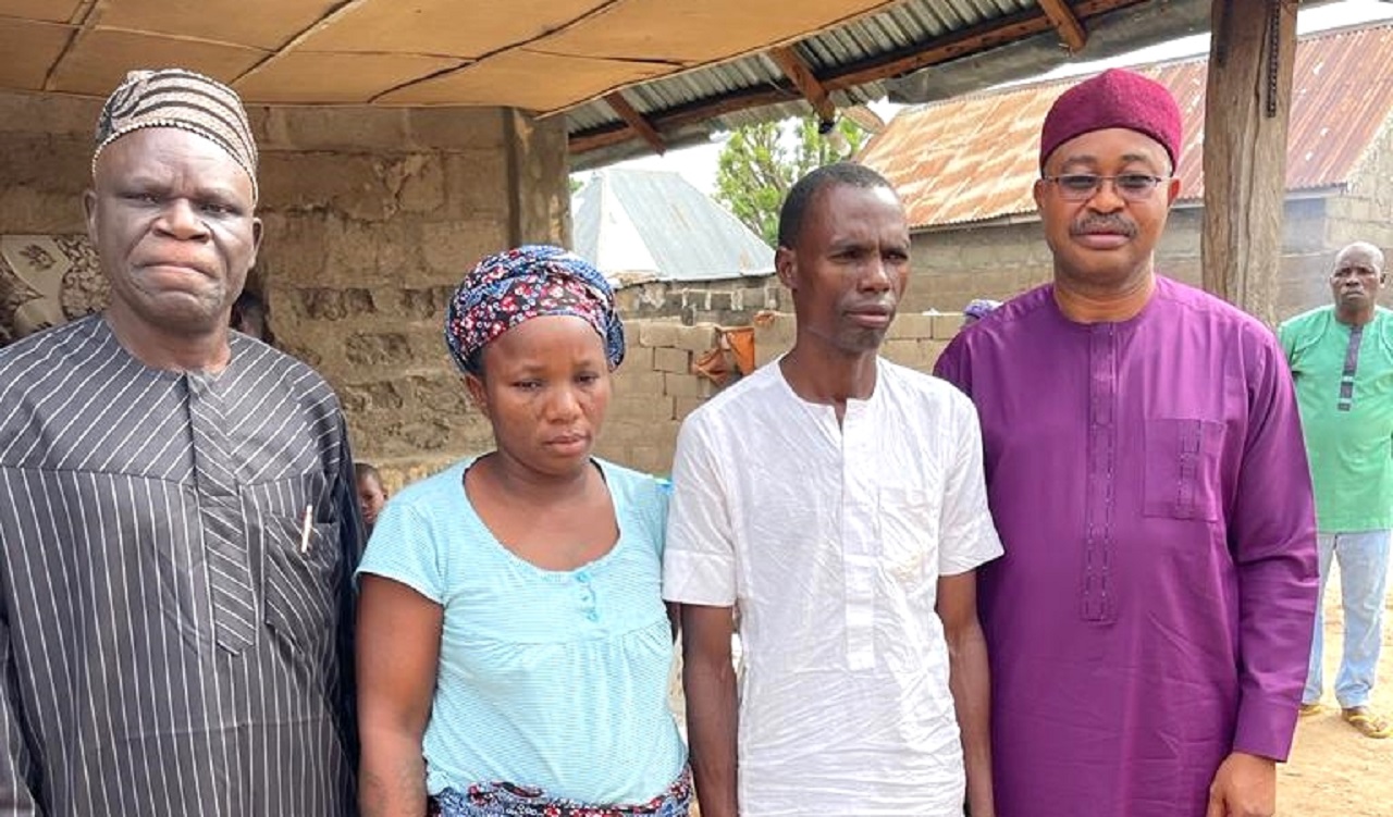 Visit to Deborah’s parents by ECWA Vice President and ECWA General Secretary (From left to right; ECWA Vice President, Rev. Stephen Sunday Ajise; Doborah’s mom and dad; and ECWA General Secretary, Rev. Yunusa Sabo Nmadu Jnr)